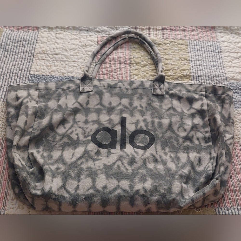 Alo Tote